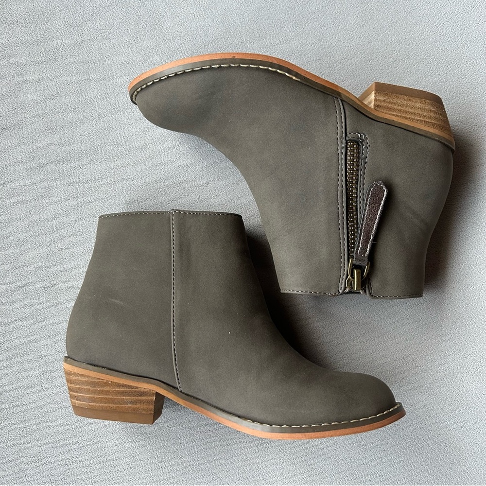 Harper Canyon ~ Zipper Bootie ~ Girls Size 12